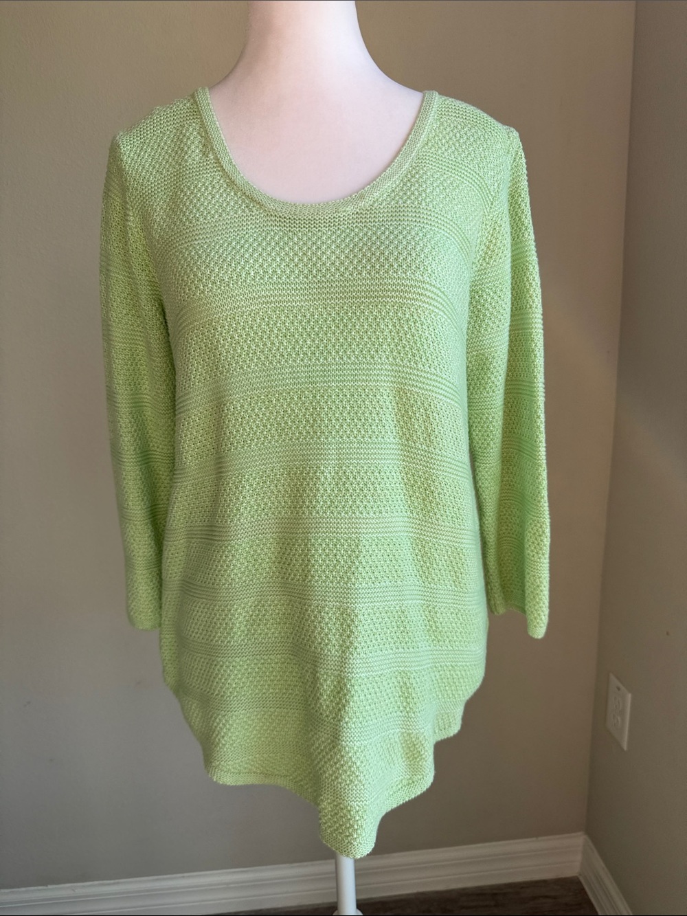 Eight Eight Eight women’s light green, Textured Scoop Neck Women’s Sweater